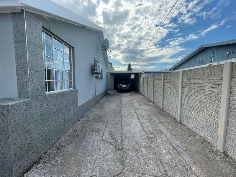 4 Bedroom Property for Sale in Newton Park Eastern Cape